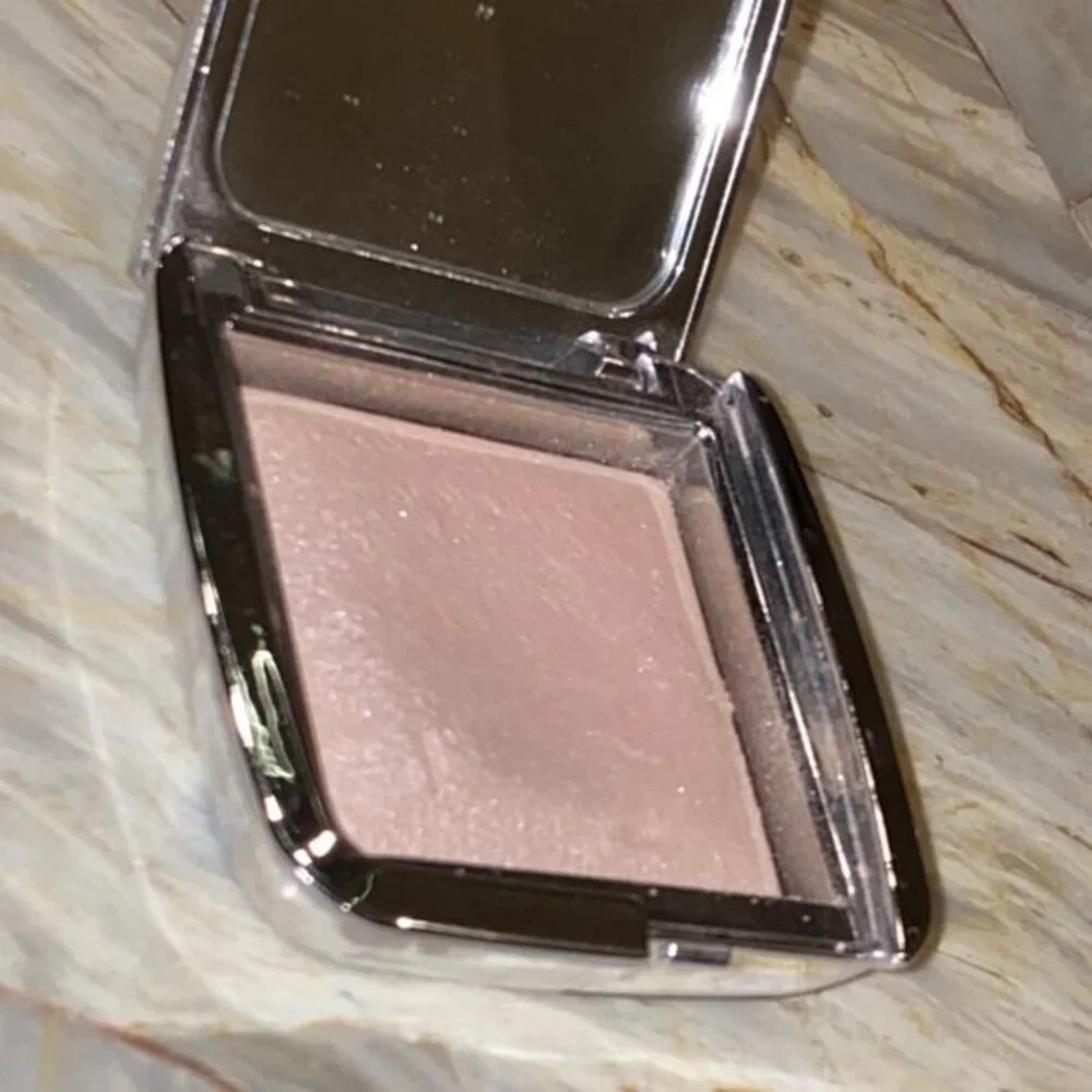 Hourglass Ambient‎ Iridescent Strobe Light Powder